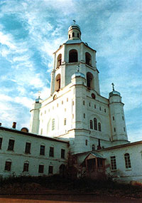 Троице-Стефано-Ульяновский монастырь. Колокольня с прилегающим трапезным корпусом