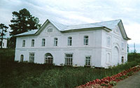 Троице-Стефано-Ульяновский монастырь. Восстановленный корпус, в котором размещалось в 1996-98 гг. Сыктывкарское духовное училище