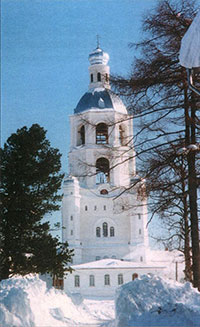 Троице-Стефано-Ульяновский монастырь. Колокольня (высота 64 метра)