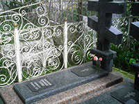 Надгробие на могиле владыки Гавриила на Ташкентском кладбище