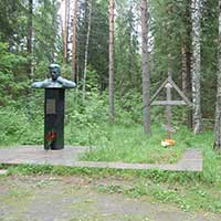 Могила и памятник Александру Яшину на Бобришном угоре