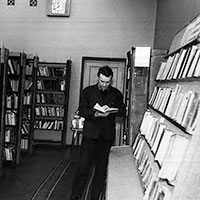 Комната выдачи книг в читальные залы. Фото конца 60-х гг.