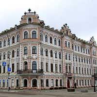 Историческое здание гостиницы и ресторана «Золотой Якорь» на Советском проспекте, 6. 