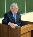 Г. В. Судаков в учебной аудитории