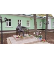 Памятник Василию Вячеславовичу Лебедеву у входа в бальнеолечебницу