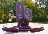 Стела в память о 6-ти Героях Советского Союза, г. Вытегра.