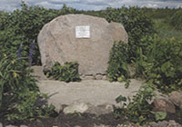 Памятный камень Герою Советского Союза, погибшему в годы войны, Сергею Николаевичу Орешкову, д Чуприно.
