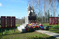 Памятник погибшим воинам, с. Красное.