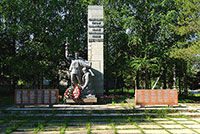Памятник землякам, погибшим в годы Великой Отечественной войны,  с. Чуровское.