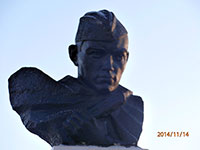 Памятник Герою Советского Союза Николаю Евгеньевичу Петухову (1925-1943), с. Верховажье.