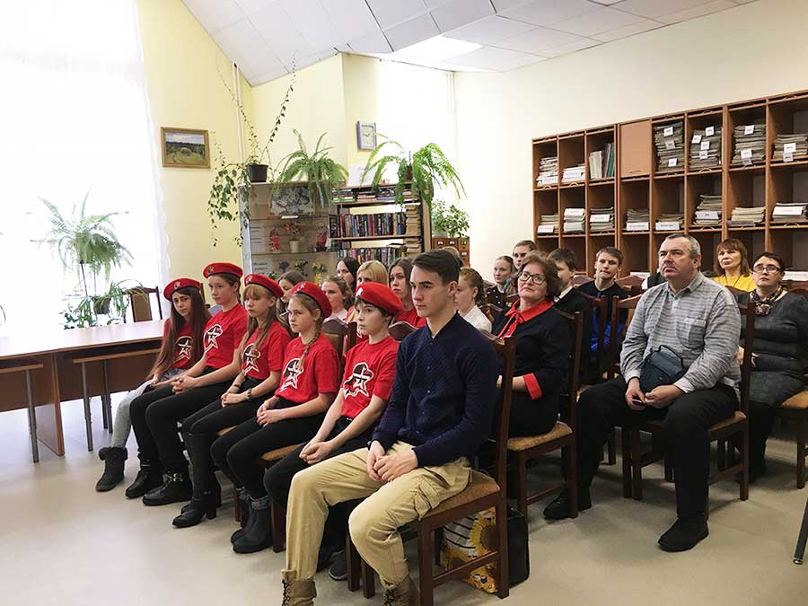 Ребята из отряда «Барс» Николоторжской средней школы